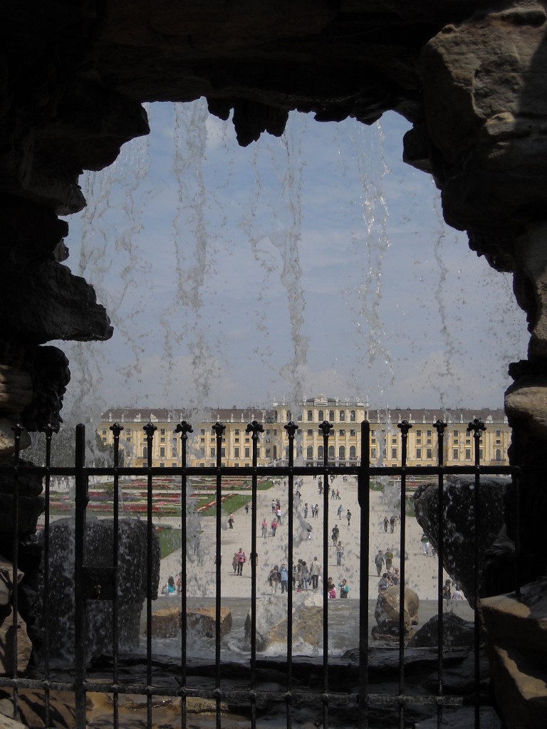 3 - Castello Schoenbrunn - vista dalla Fontana del Nettuno